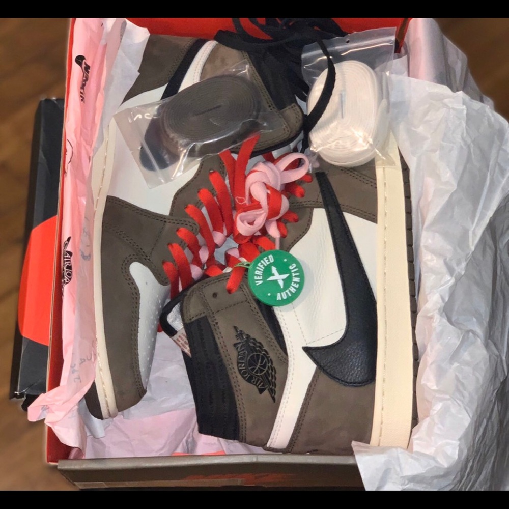 Jordan 1 Travis Scott